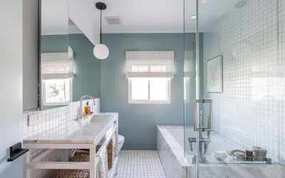 When it comes to small bathrooms, choosing the right tiles can make a significant difference in both the appearance and functionality of the space.